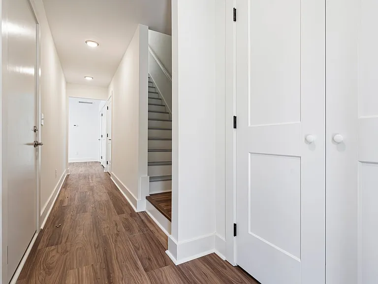 711 Gerard St #A — Photo 3
