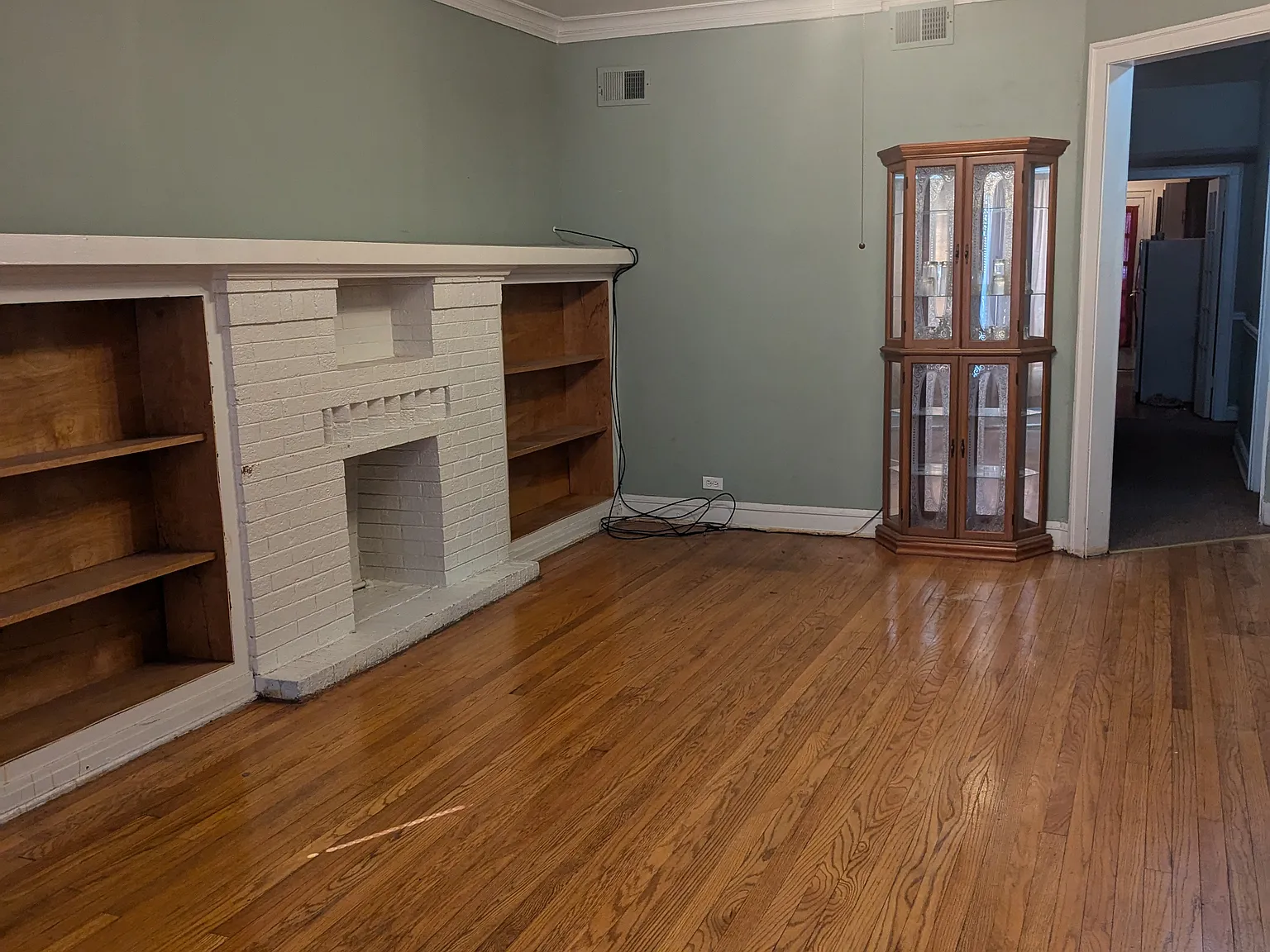 1148 N Mayfield Ave — Photo 3