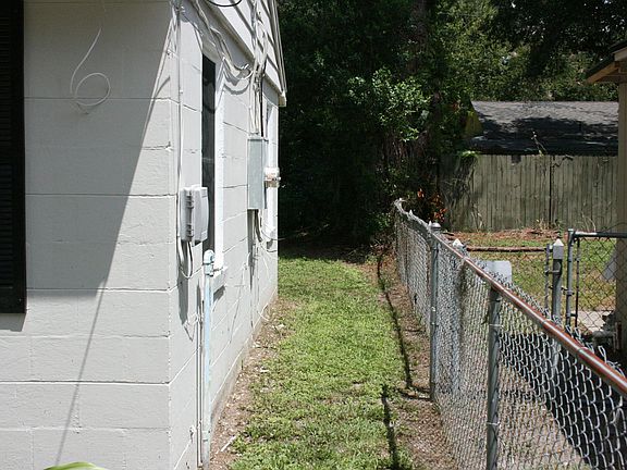 4th image of 9069 8th Ave
