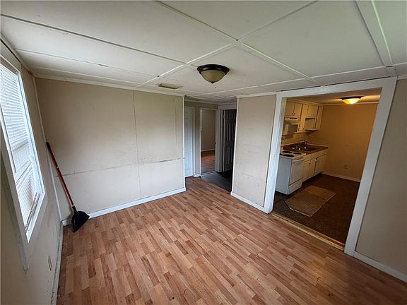 2nd image of 1509 Dominick St