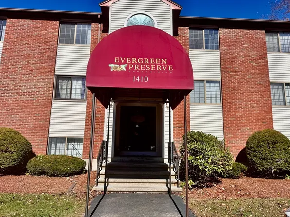 1410 Skyline Dr Unit 9, Lowell, MA 01854