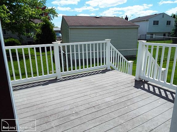 4th image of 29920 Kenwood Ct