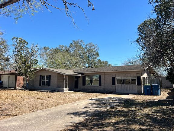 2nd image of 902 E Crockett St