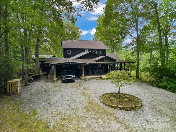 100 Maple Way, Lake Toxaway, NC 28747