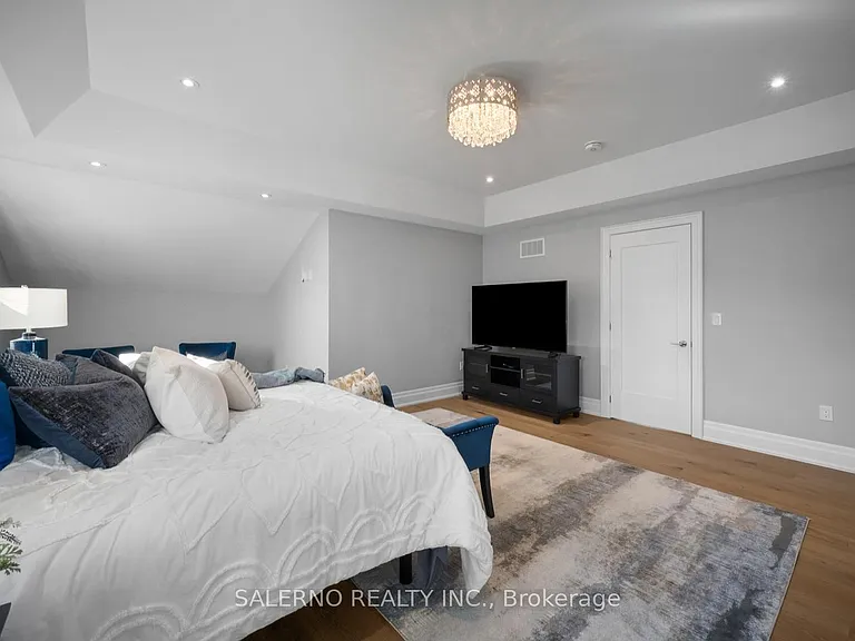 11 Compton Cres — Photo 27