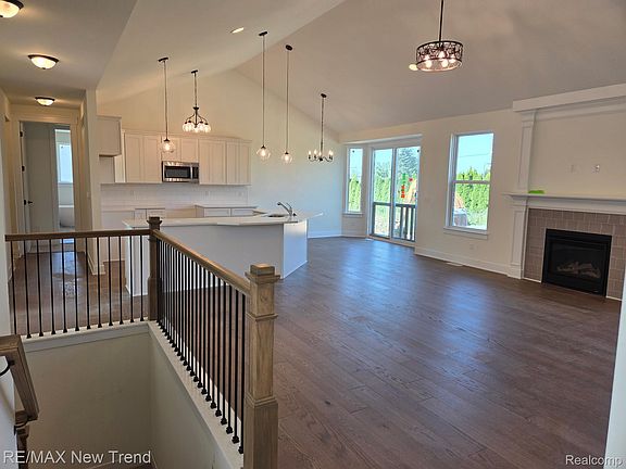 3rd image of 2021 Crested Butte Dr