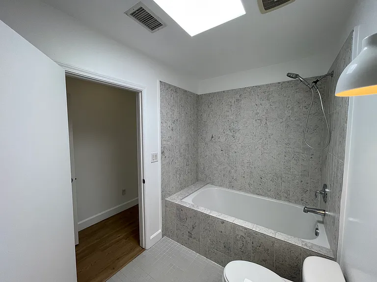 22526 Friar St — Photo 13