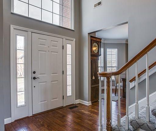 3rd image of 733 Glen Oaks Dr