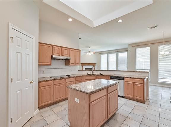 4th image of 2103 Nugent Dr