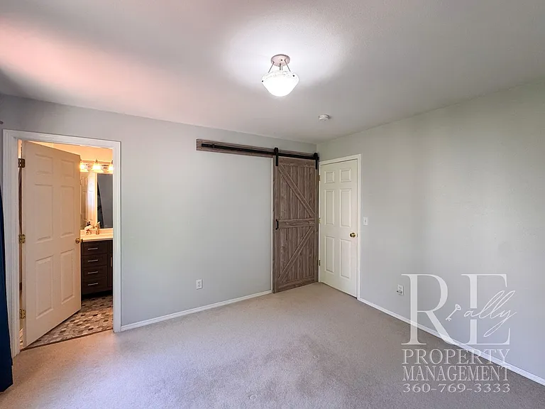 7070 Engine Ln NE — Photo 9