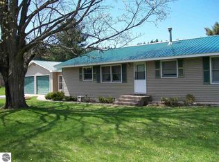 7219 Gillett Rd NW, Rapid City, MI 49676