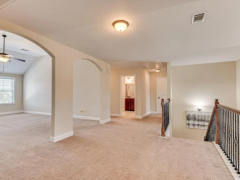 406 Saterlee Ct — Photo 35