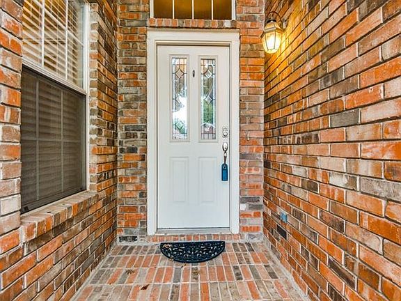 3rd image of 2625 Potomac Dr