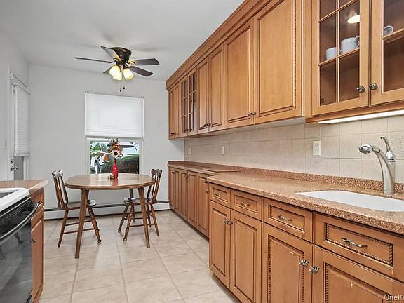 4th image of 969 Sierra Vista Lane