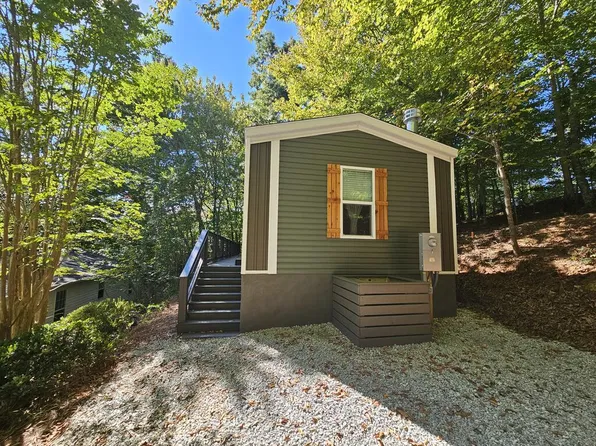 521 Carolina Village Cir, Franklin, NC 28734