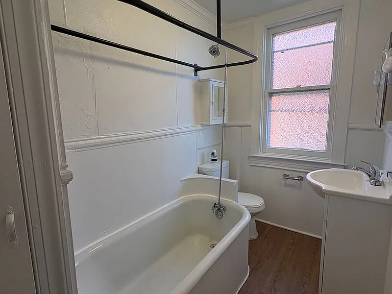 729 W Princess St #2 — Photo 5