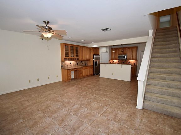 3rd image of 3170 Holly Hall St