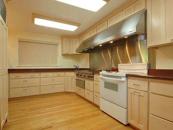 4th image of 1911 146th Pl SE