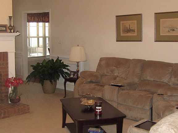 3rd image of 1437 Empress Dr