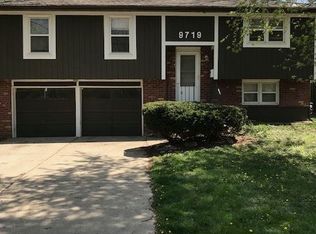 9719 Hillcrest Rd, Kansas City, MO 64134