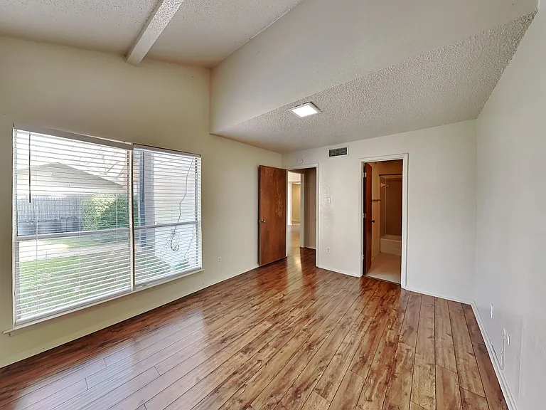 3413 W 5th St — Photo 9
