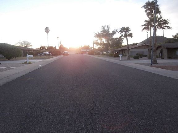 5th image of 2823 E Dahlia Dr