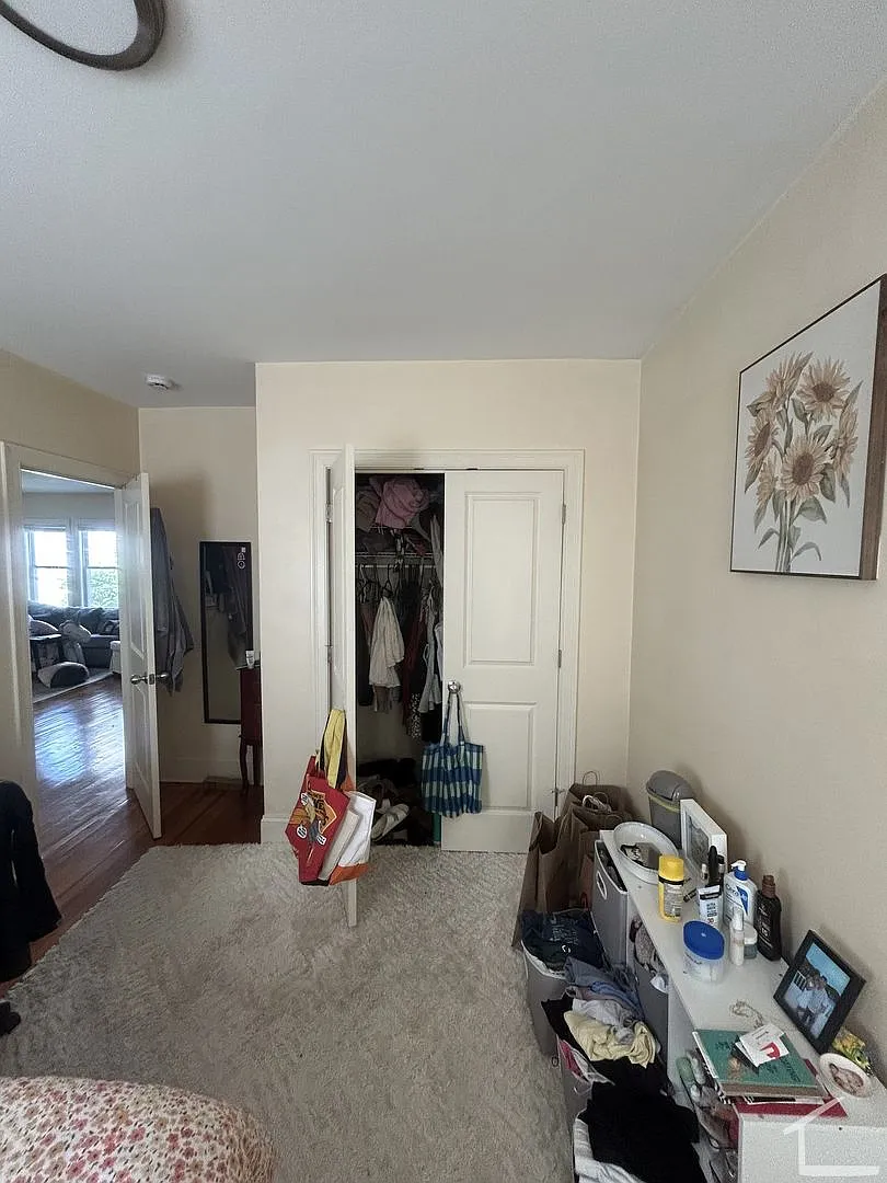 Nicely updated 3 bedroom unit in Brighton — Photo 4