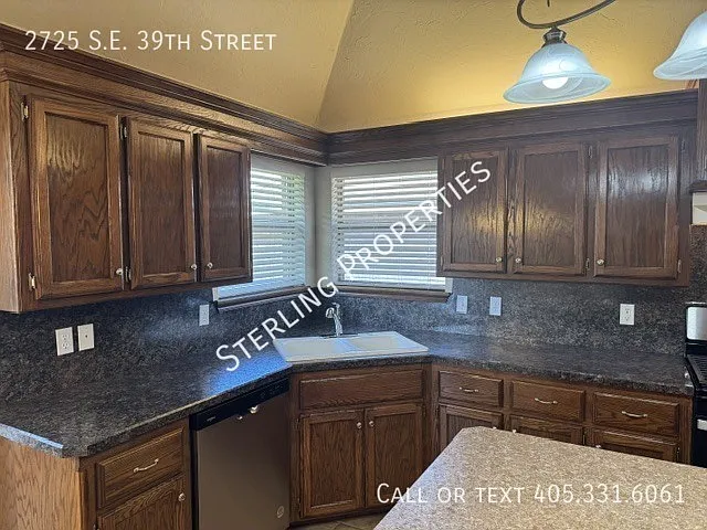 2725 SE 39th St — Photo 10
