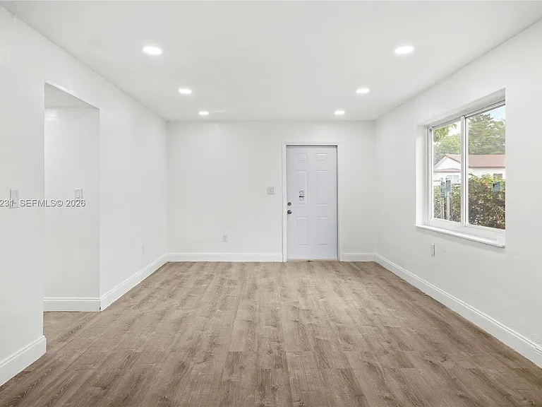 1701 NW 19th Ave — Photo 33