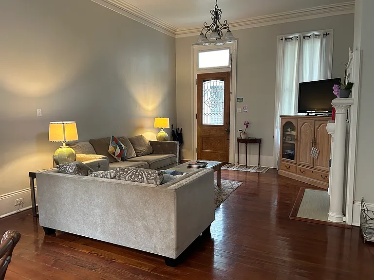 Very large family room, stain glass window, beveled door glass, hardwood floors, floor to ceiling windows