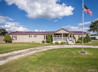 112 Schmidt St, Wilsonville, IL 62093