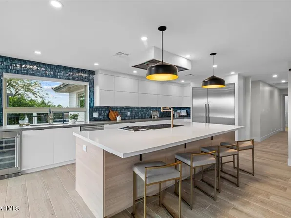 15615 N 8TH Place, Phoenix, AZ 85022