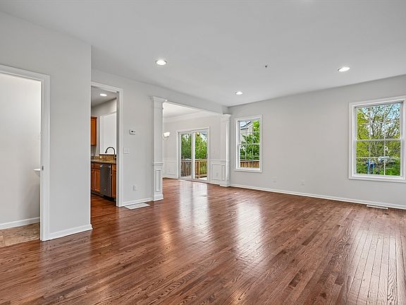4th image of 19 Crispwater Way #178