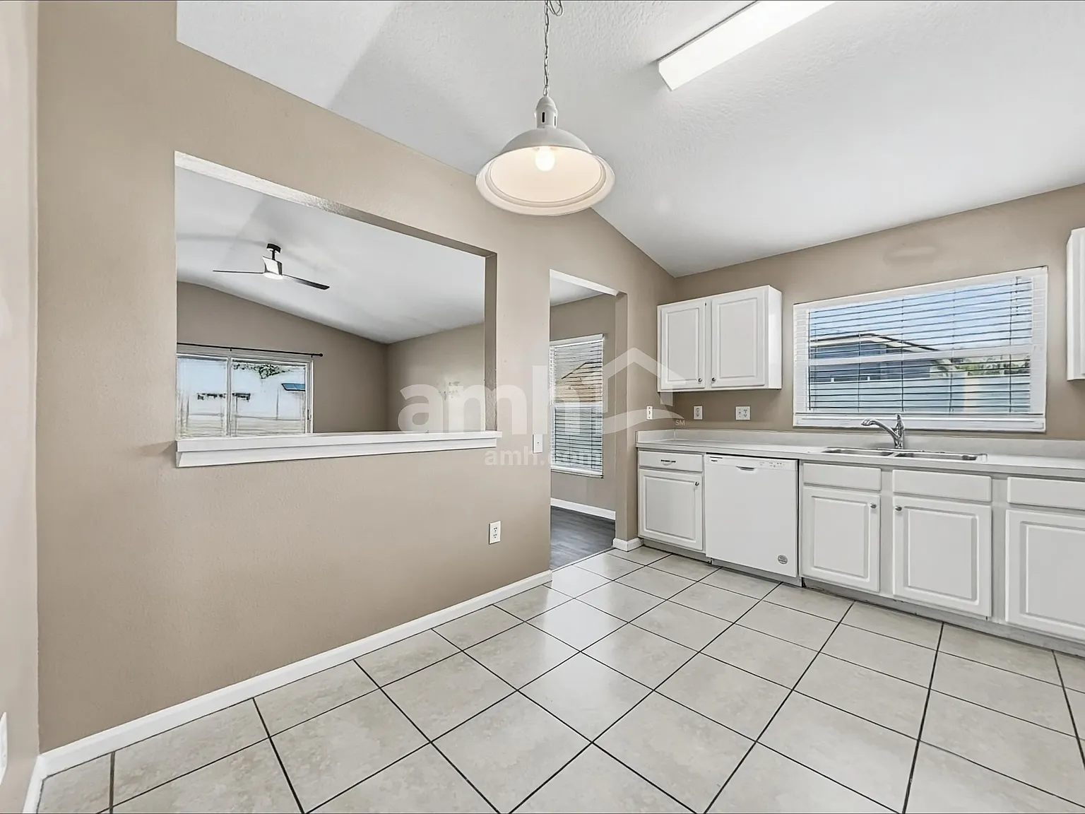 3 bed, 2.0 bath, 1859 sqft, $2,365 — Photo 4