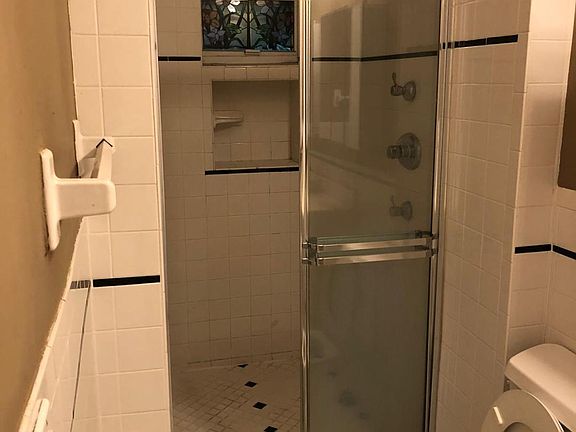 4th image of 745 Meridian Ave APT 3