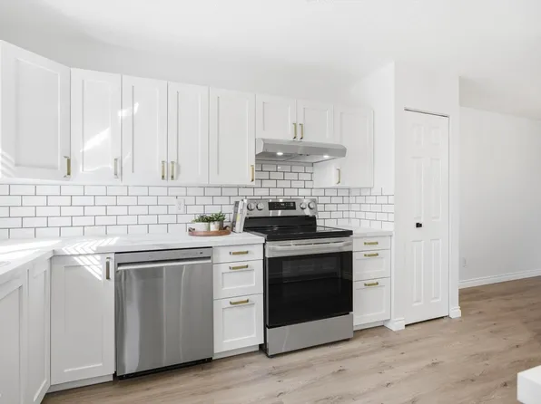 857 Erin Pl NW, Edmonton, AB T5T 1M6