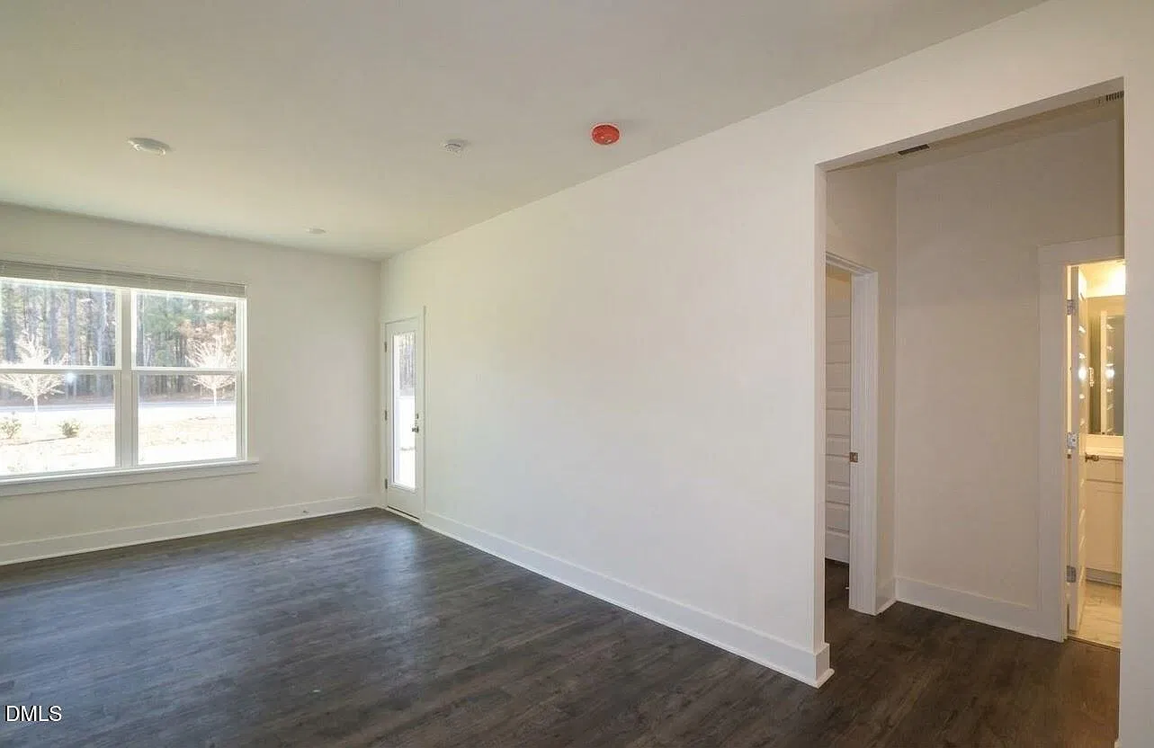 4 bed, 3.0 bath, 2159 sqft, $2,395 — Photo 4