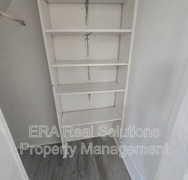150 S Cypress Ave — Photo 8