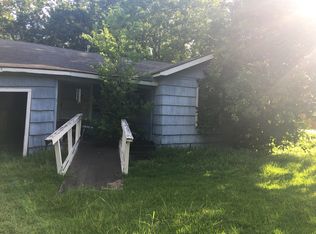 930 Maple St, Clute, TX 77531