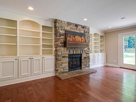 4th image of 5212 Williamsburg Rd