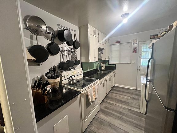 3rd image of 711 Palmer St