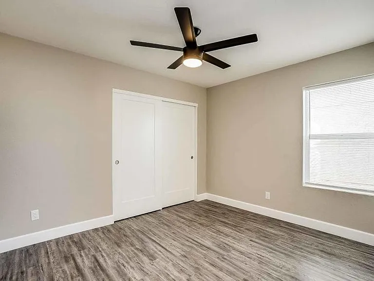 318 E Vine Cir — Photo 11