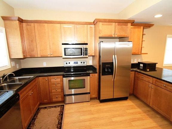 3rd image of 132 Blackbird Village Cir