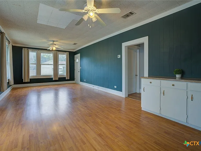 262 Clemens Ave — Photo 5