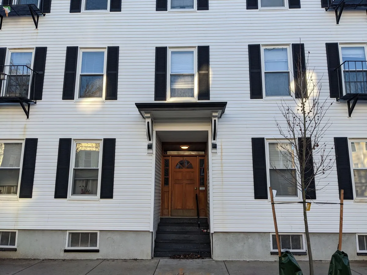 Primary Photo - 82 Hampshire St #4A