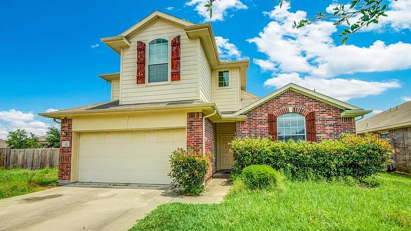 4 bed, 3.0 bath, 2640 sqft, $2,450 — Photo 2