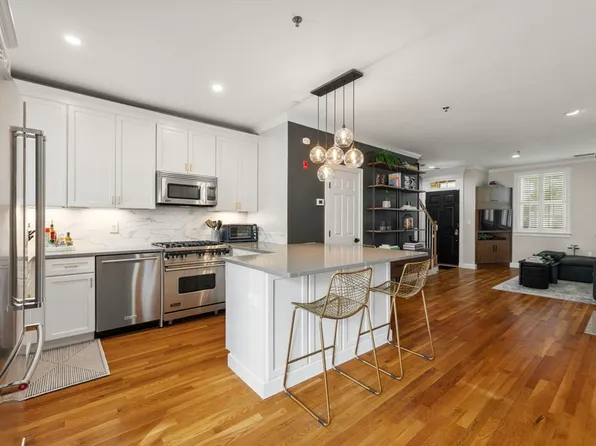 98 Warren St Unit 98, Charlestown, MA 02129
