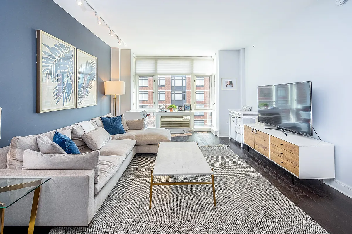 Building Photo - 1450 Washington St #411