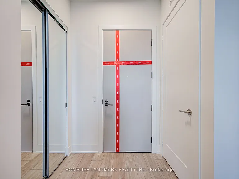 858 Dupont St #Penthouse 06 — Photo 4
