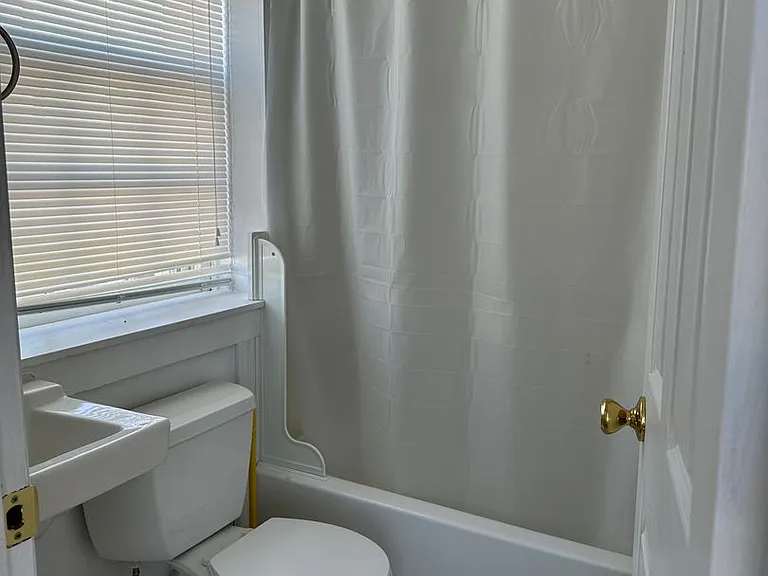 418 N Loudoun St — Photo 10